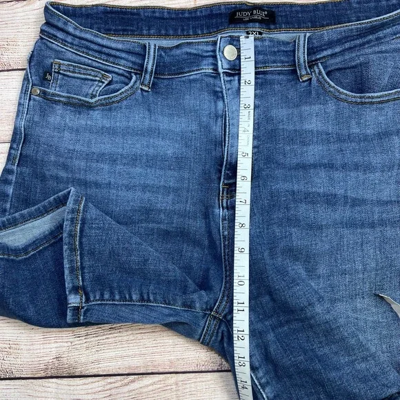 Judy Blue Womens Size 2XL Medium Wash High Rise Denim Shorts Curvy Plus Size - Picture 7 of 11